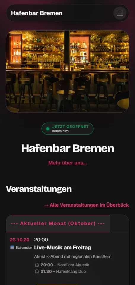 Echte Startseite einer GastroCMS-Webseite mit dem Live-Status „Jetzt geöffnet“ auf einem Smartphone