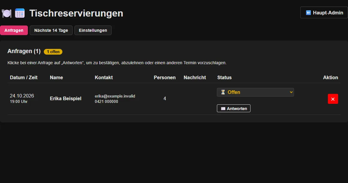 Echte Reservierungsübersicht im GastroCMS-Verwaltungsbereich mit einer offenen Anfrage (Beispieldaten) auf einem Desktopmonitor